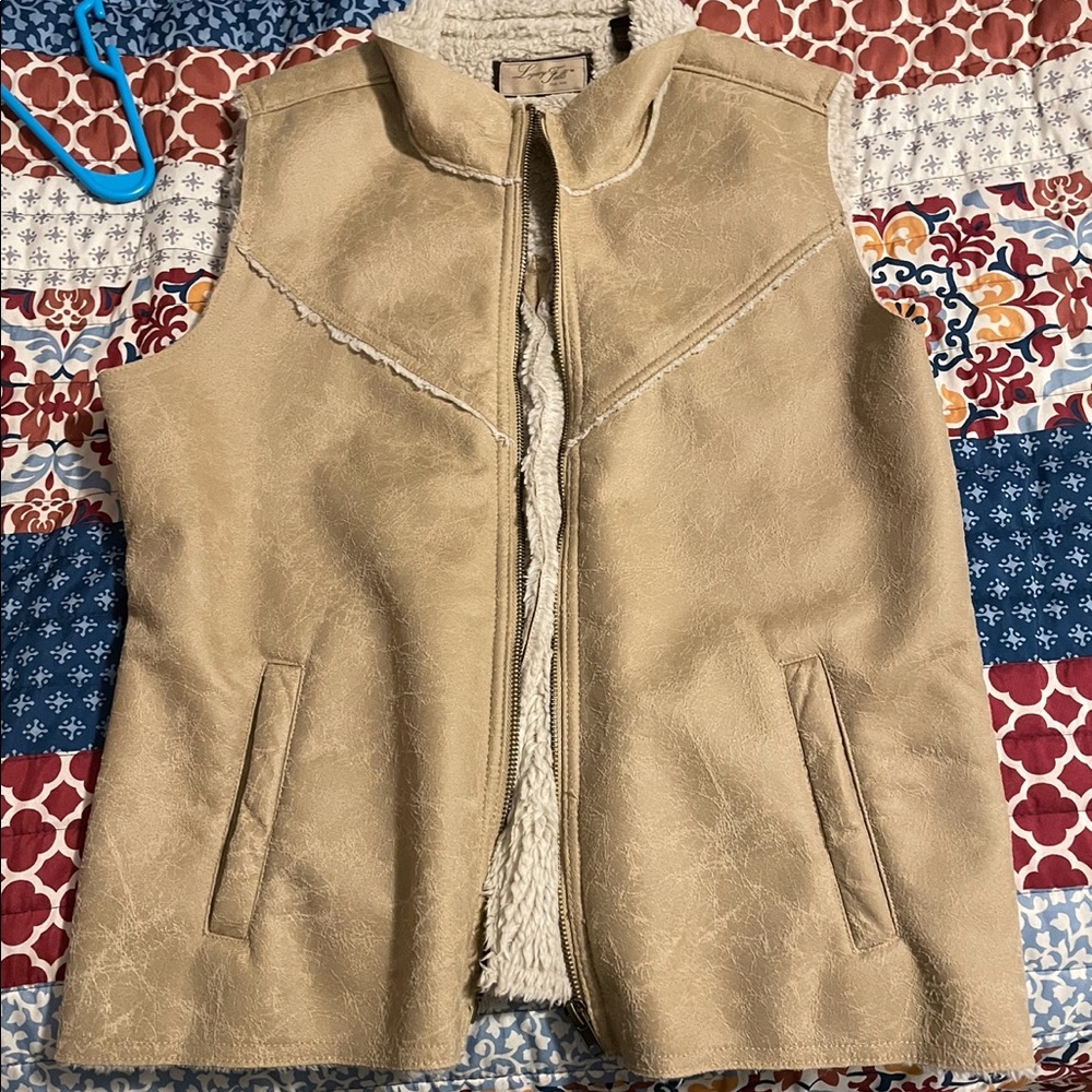 Vest - Picture 2 of 3